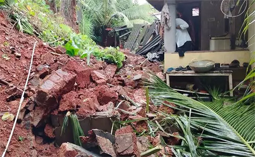 A sidewall collpse over a house in Vittal 